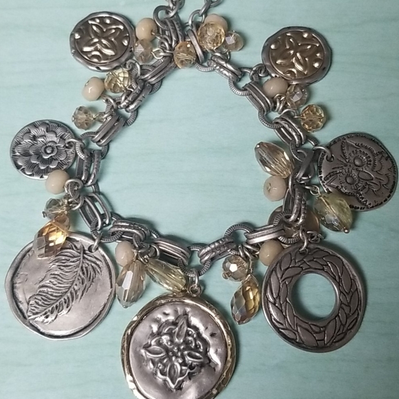 KARMA BELLA STUNNING SILVERTONE & GLASS COIN, DISK, AND BEAD CHARMS NECKLACE 3 - Picture 3 of 3